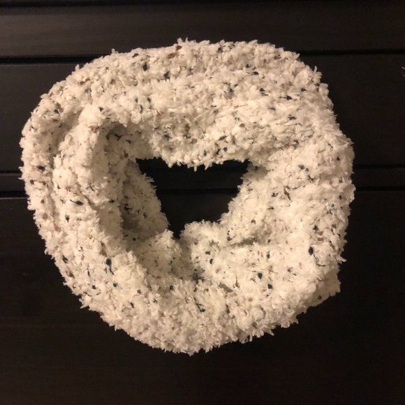 NWOT Cozy ♾️ Infinity scarf - Picture 1 of 4